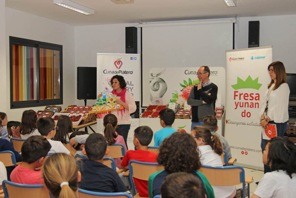 Cuna de Platero acerca la cuarta edición de su programa de educación alimentaria “Fresayunando” a 2.500 niños