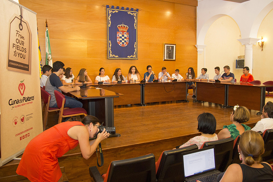 Cuna de Platero clausura ‘Brújula’ con un debate sobre si Huelva tiene sitio para los jóvenes de hoy
