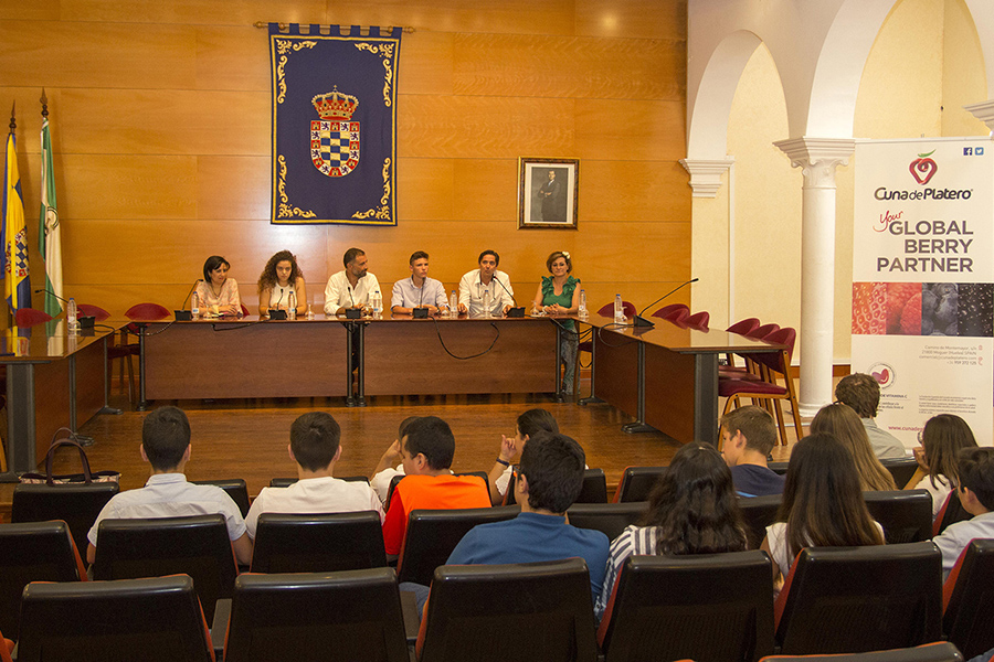 Cuna de Platero clausura ‘Brújula’ con un debate sobre si Huelva tiene sitio para los jóvenes de hoy