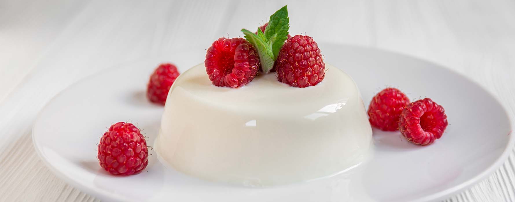 Panna cotta de frambuesa y vainilla - servir